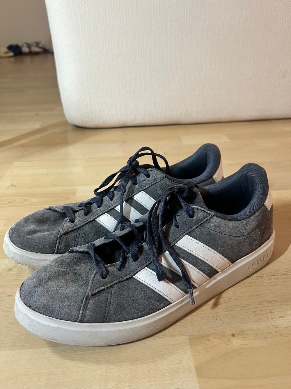 ADIDAS Men Gray Suede Low Top Sneakers Size 10.5 Casual Athletic Shoes comfort